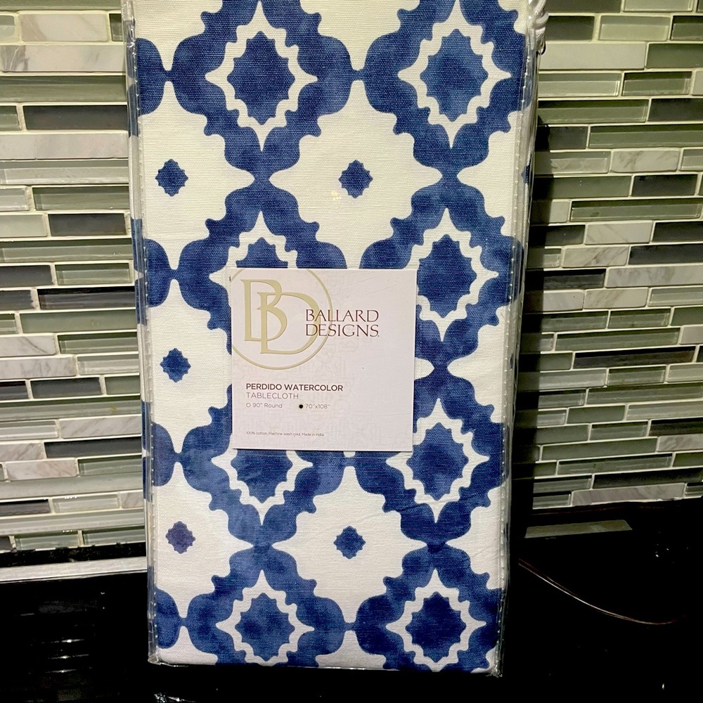 Ballard Designs Perdido Watercolor Tablecloth 70x108 Indigo
